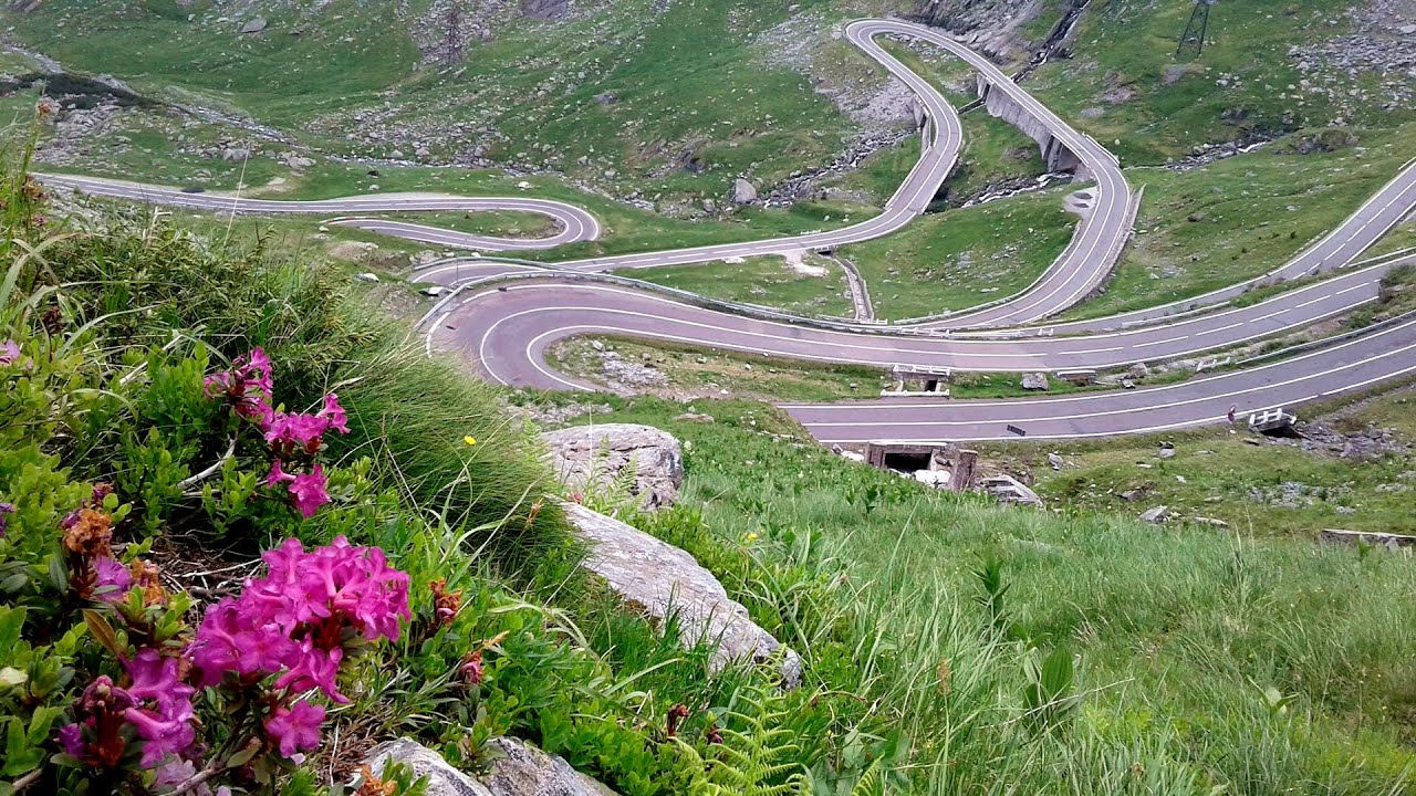 Balea waterfall and the Transfagarasan mountain_road