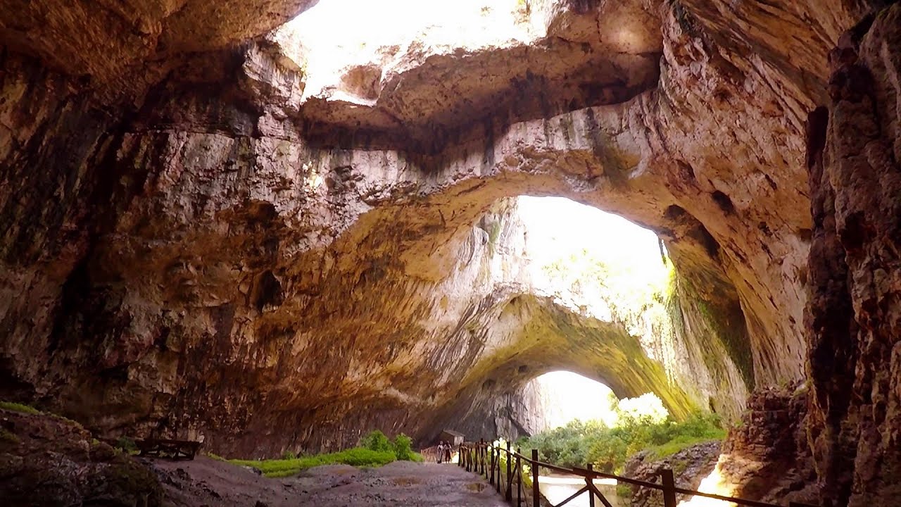 Caverna Devetashka Devetaki