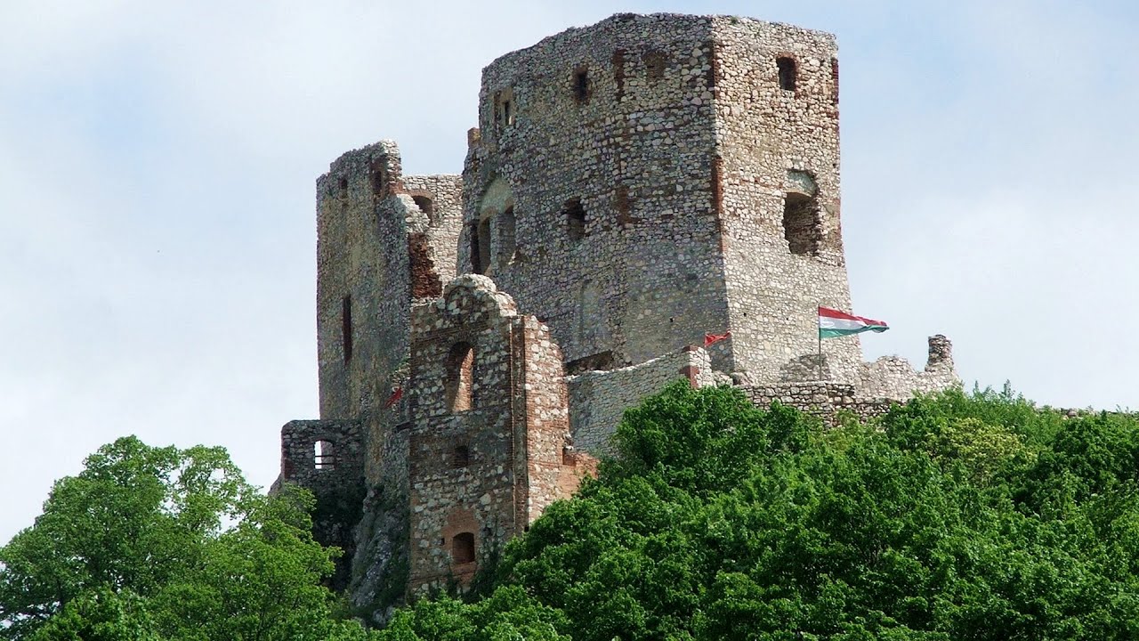 Castle panorama route, Zoltán Tálos memorial route, Besieger's route - Csesznek - video