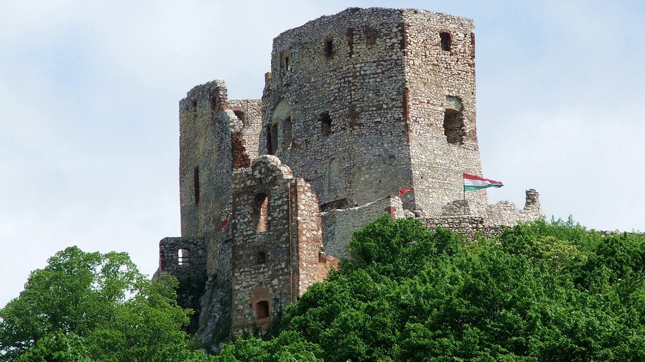 Video: Traseul panorama cetatii, Traseul memorial Zoltán Tálos, Traseul asediatorilor - Csesznek