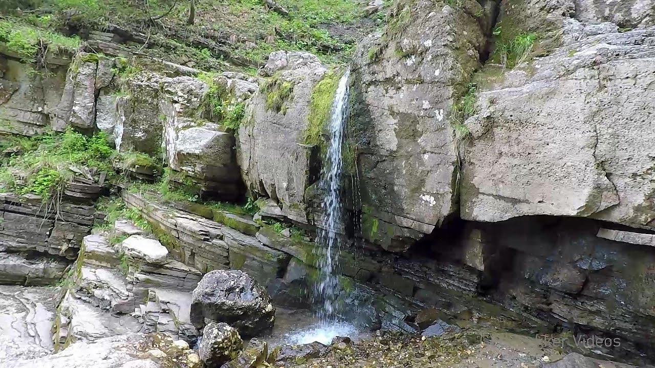 En aval du ruisseau Izvorul Dorului (La source du désir) – Cascades de Vanturis, Monts Bucegi