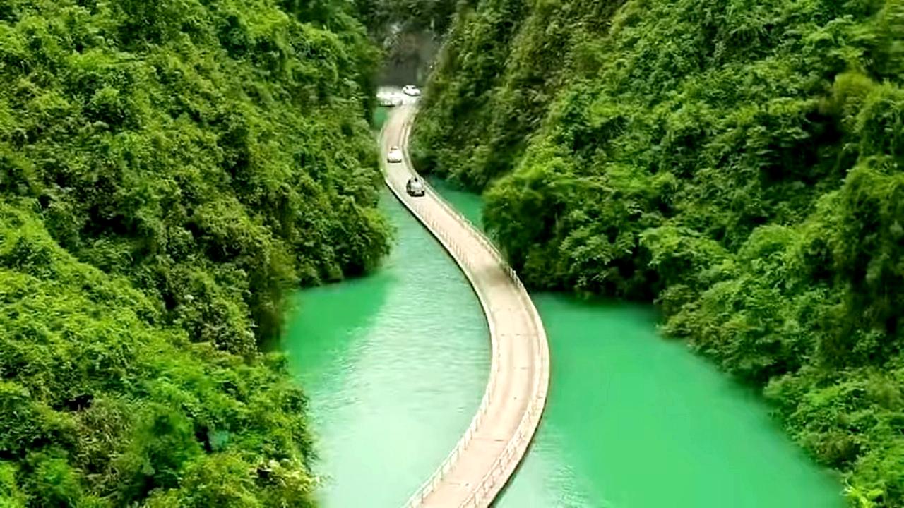 Lion passageway floating bridge, the Bridge of Dreams
